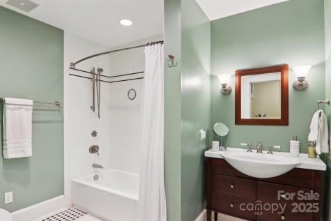 203 6th Avenue W Hendersonville NC 28739