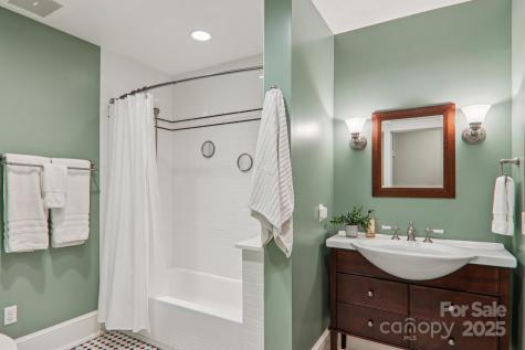 203 6th Avenue W Hendersonville NC 28739