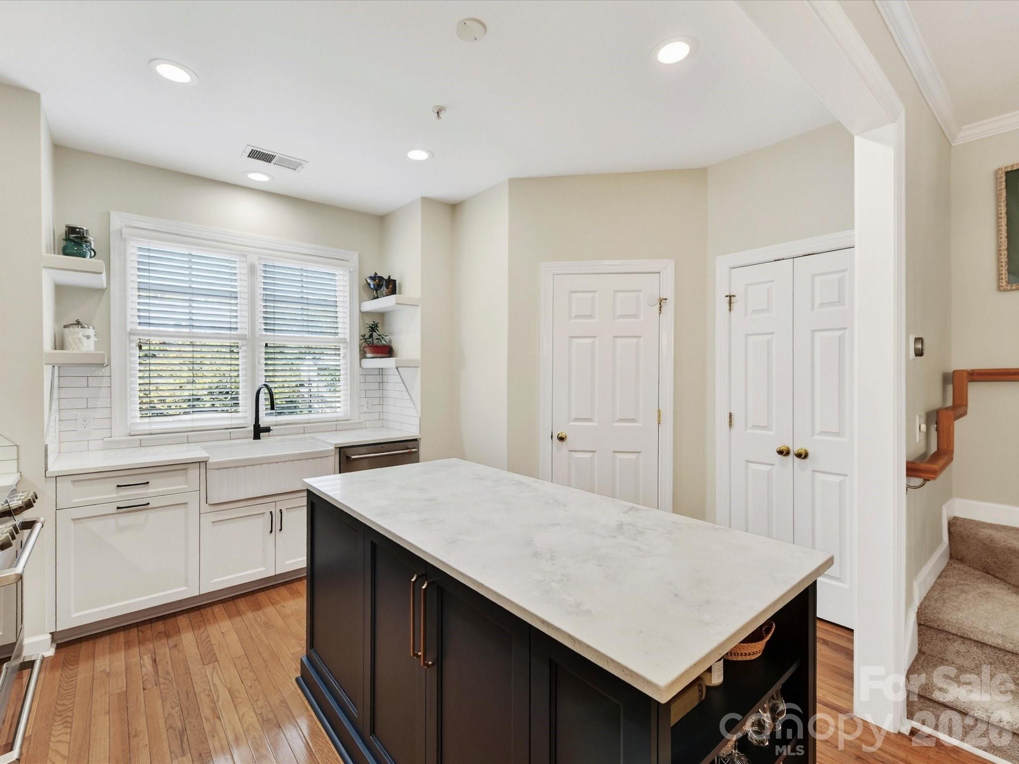 4916 S Hill View Drive Charlotte NC 28210