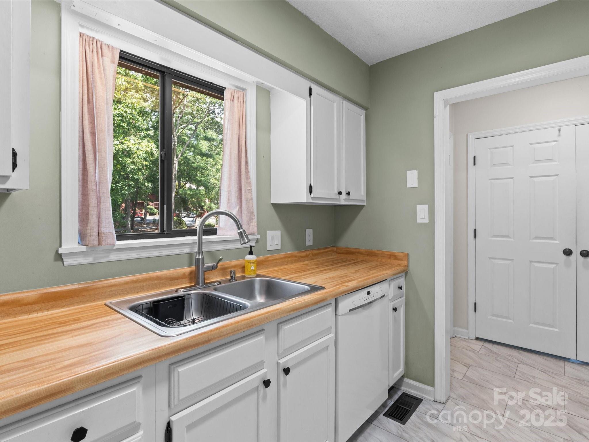 102 Cedar Forest Trail Asheville NC 28803
