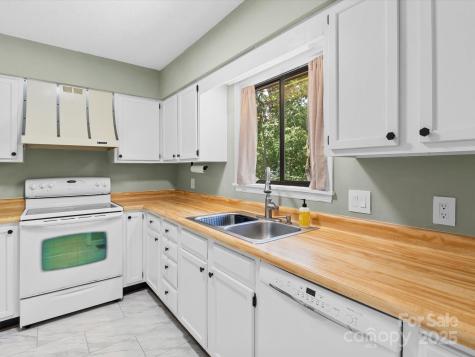 102 Cedar Forest Trail Asheville NC 28803