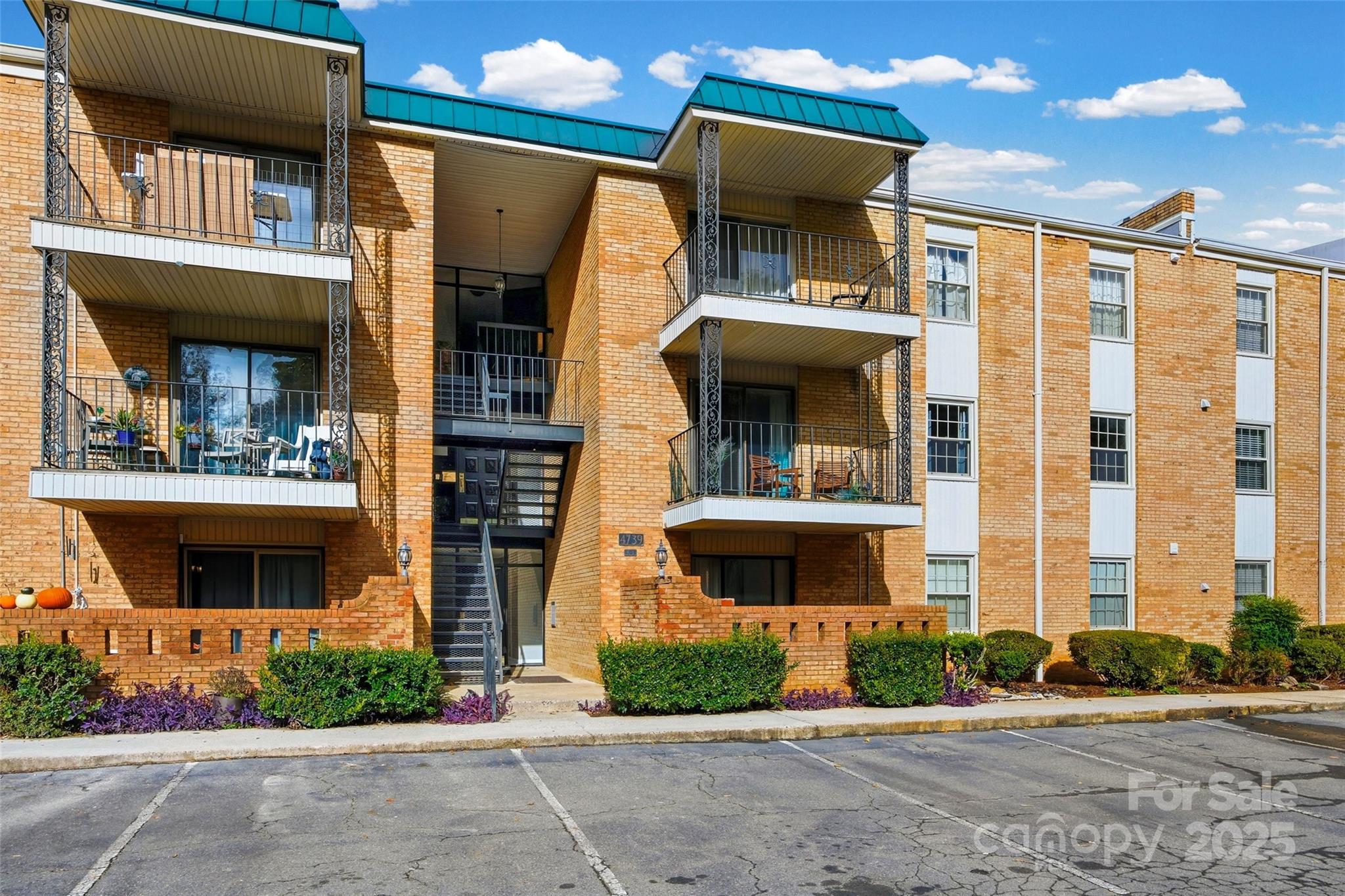 4739 Hedgemore Drive Charlotte NC 28209