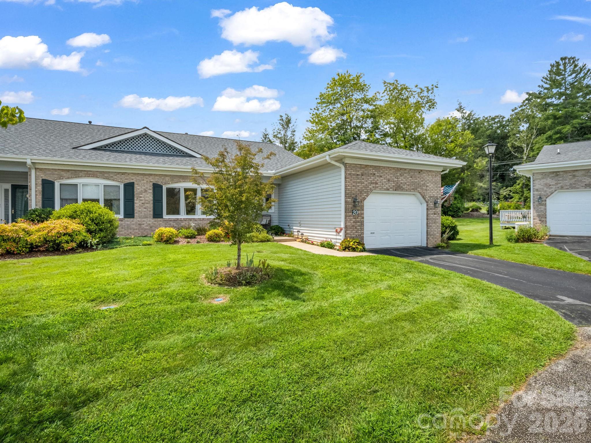 20 Country Meadows Lane Hendersonville NC 28792