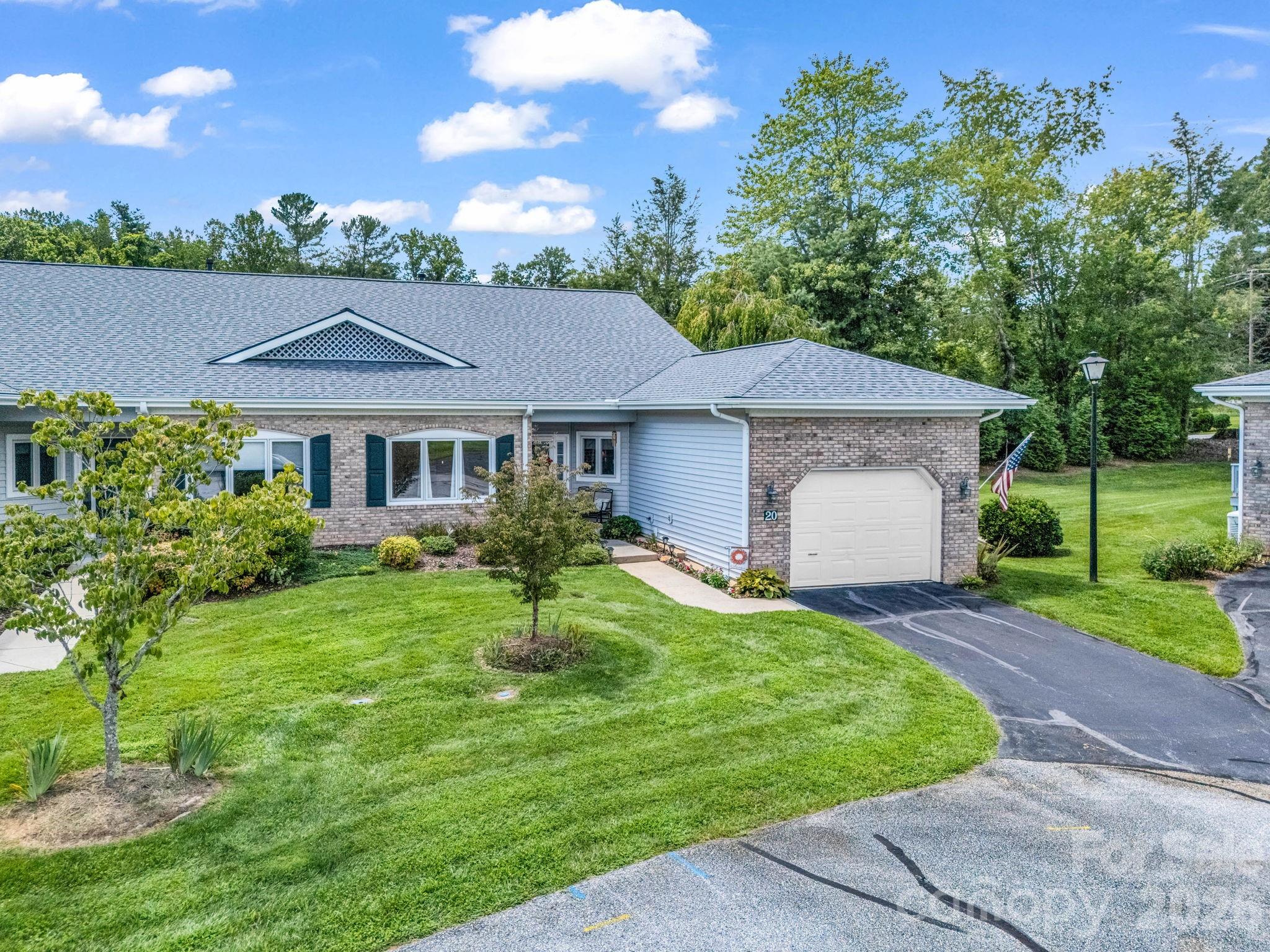 20 Country Meadows Lane Hendersonville NC 28792