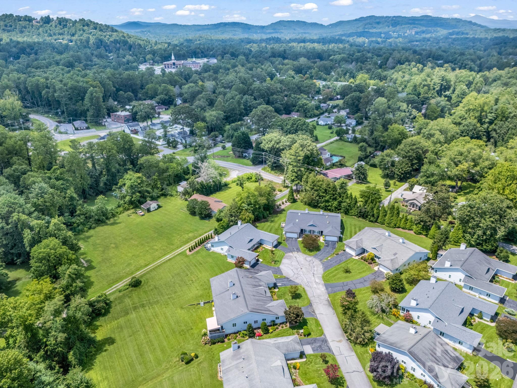 20 Country Meadows Lane Hendersonville NC 28792