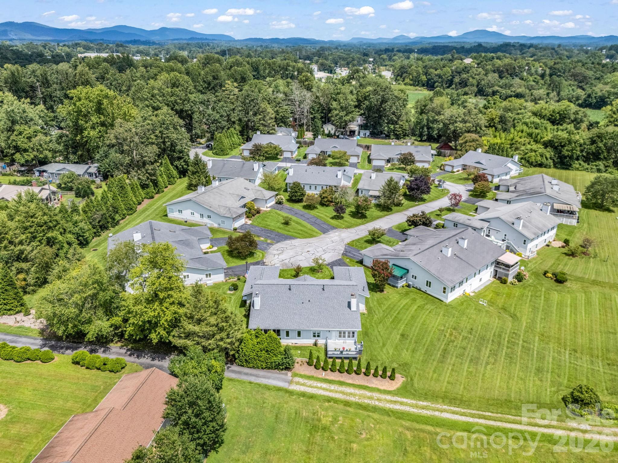 20 Country Meadows Lane Hendersonville NC 28792