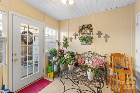 1553 16th Avenue NE Hickory NC 28601