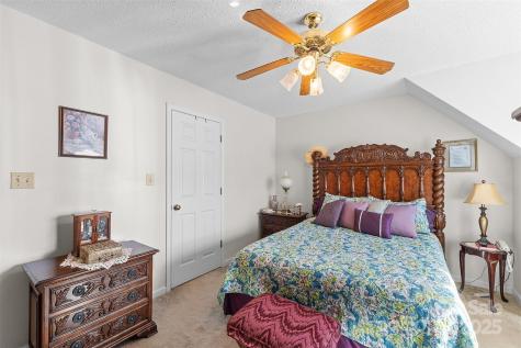 1553 16th Avenue NE Hickory NC 28601