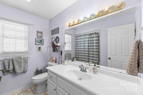 1553 16th Avenue NE Hickory NC 28601