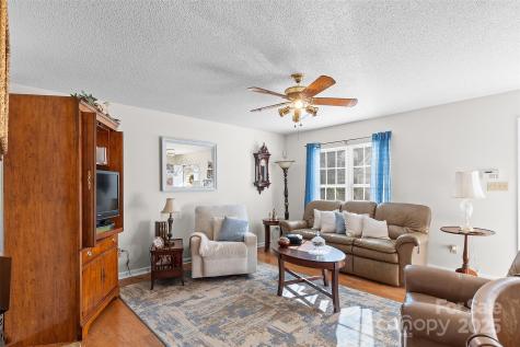 1553 16th Avenue NE Hickory NC 28601