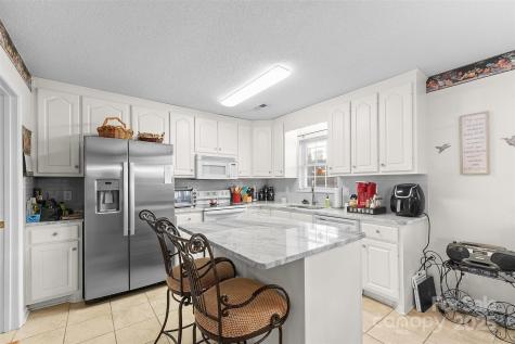 1553 16th Avenue NE Hickory NC 28601