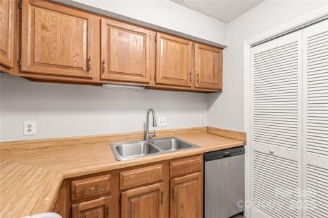 1612 Sharon Road W Charlotte NC 28210