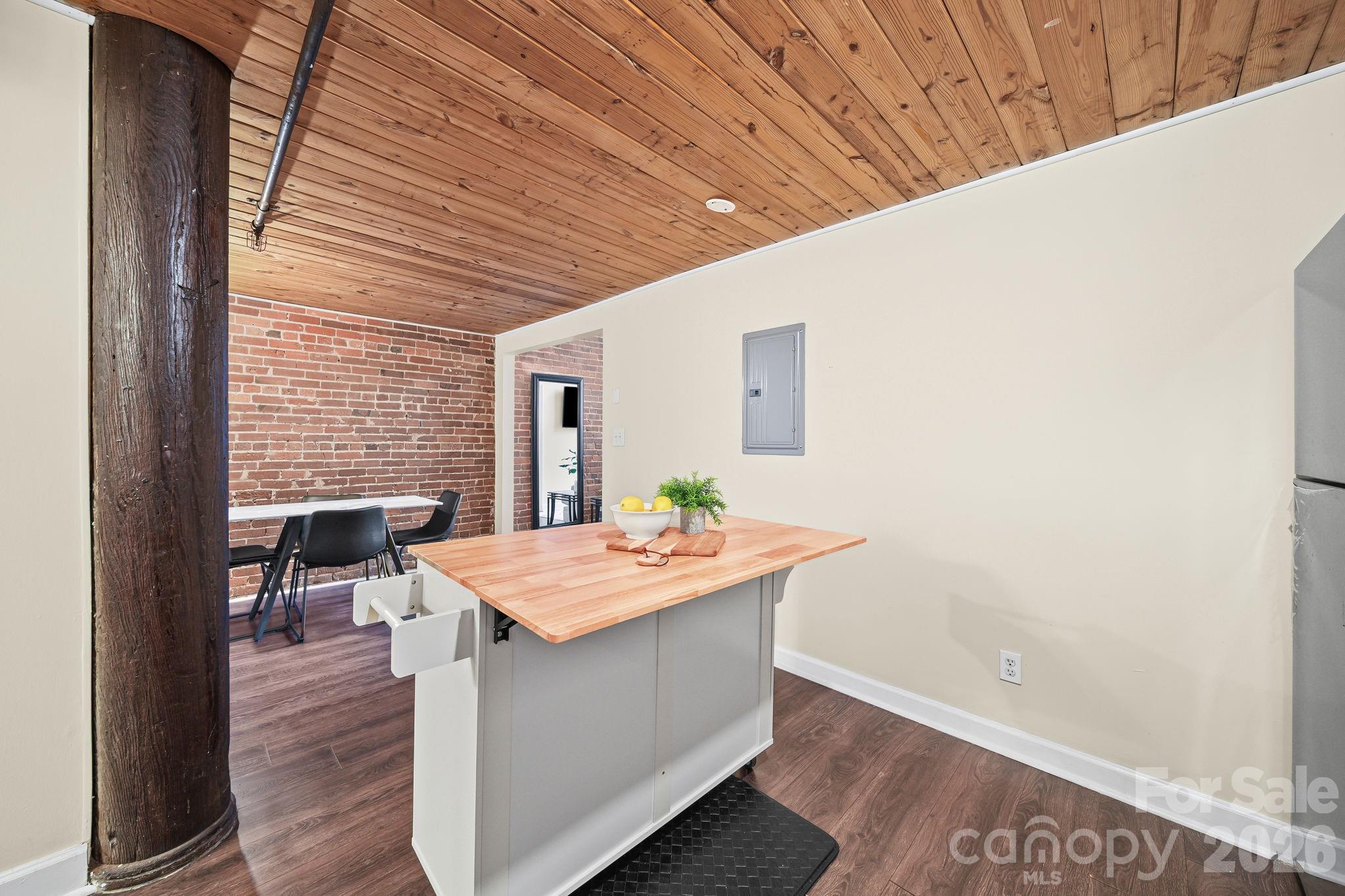 201 S Hoskins Road Charlotte NC 28208