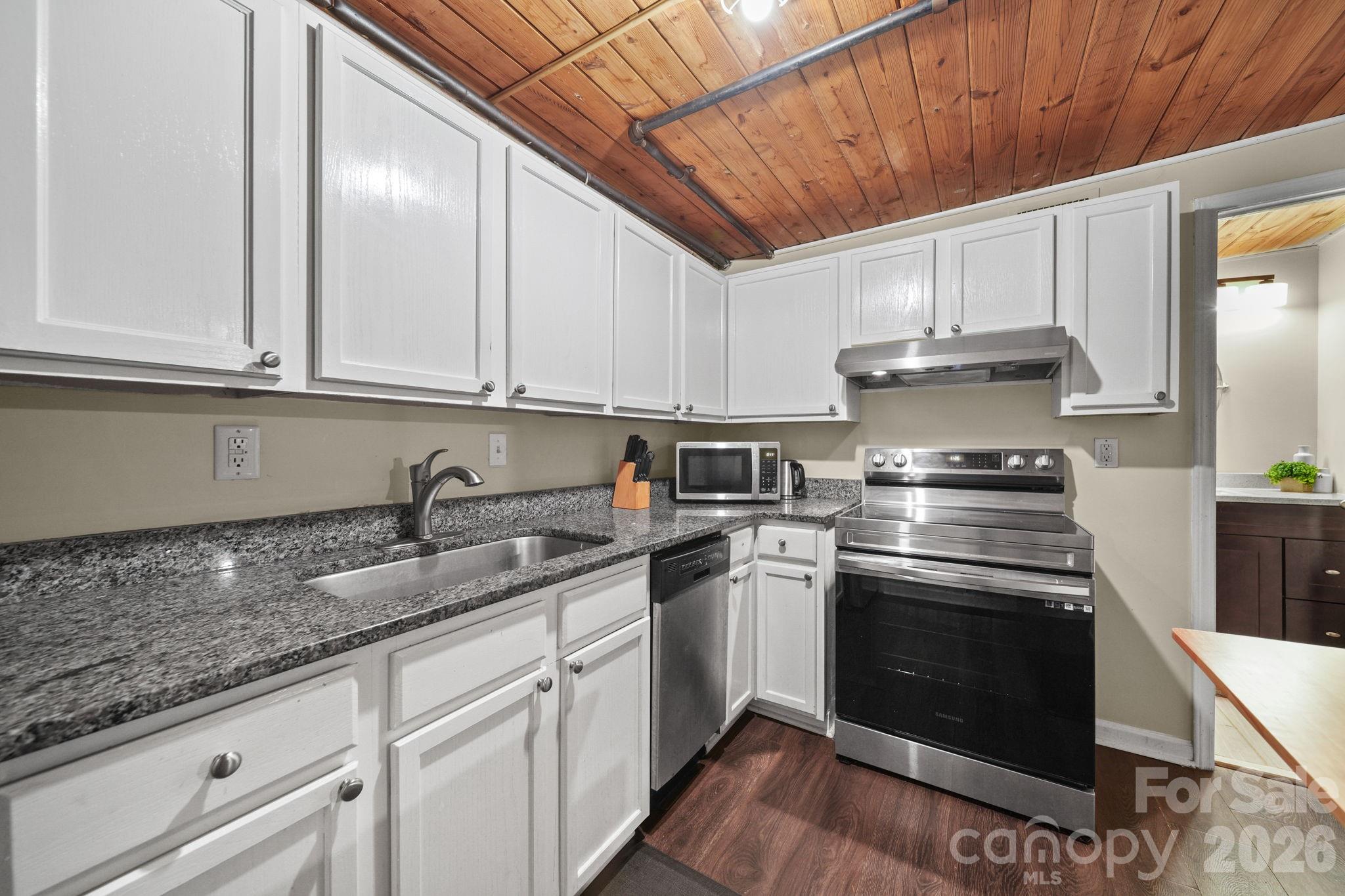 201 S Hoskins Road Charlotte NC 28208