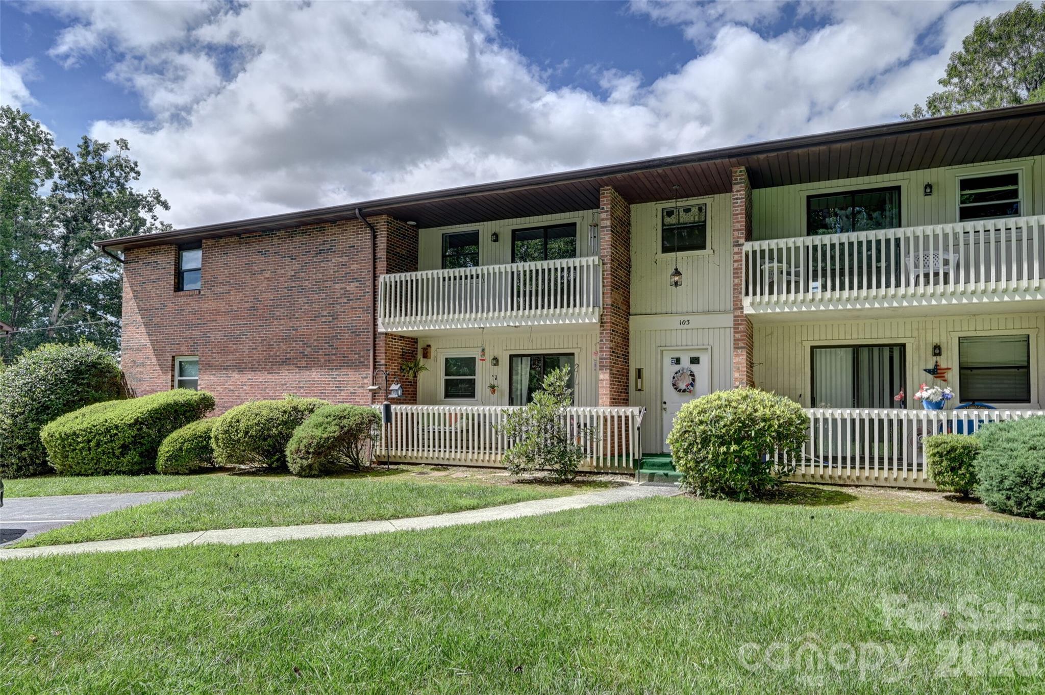 103 Oakwood Place Hendersonville NC 28792