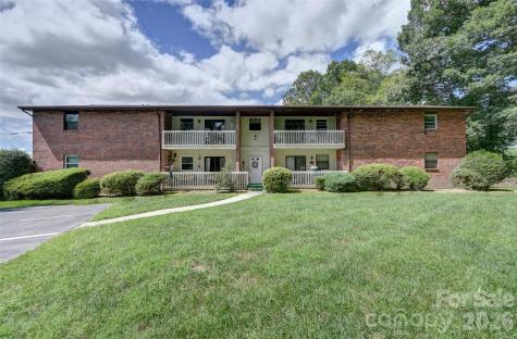103 Oakwood Place Hendersonville NC 28792