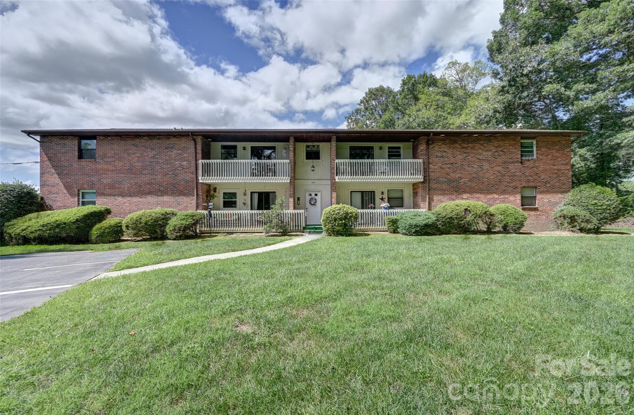 103 Oakwood Place Hendersonville NC 28792