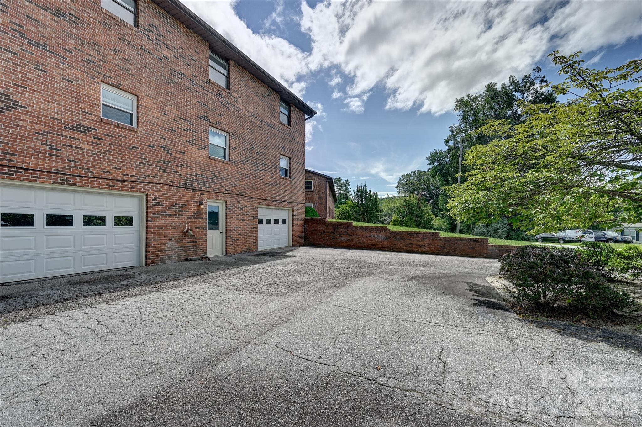 103 Oakwood Place Hendersonville NC 28792