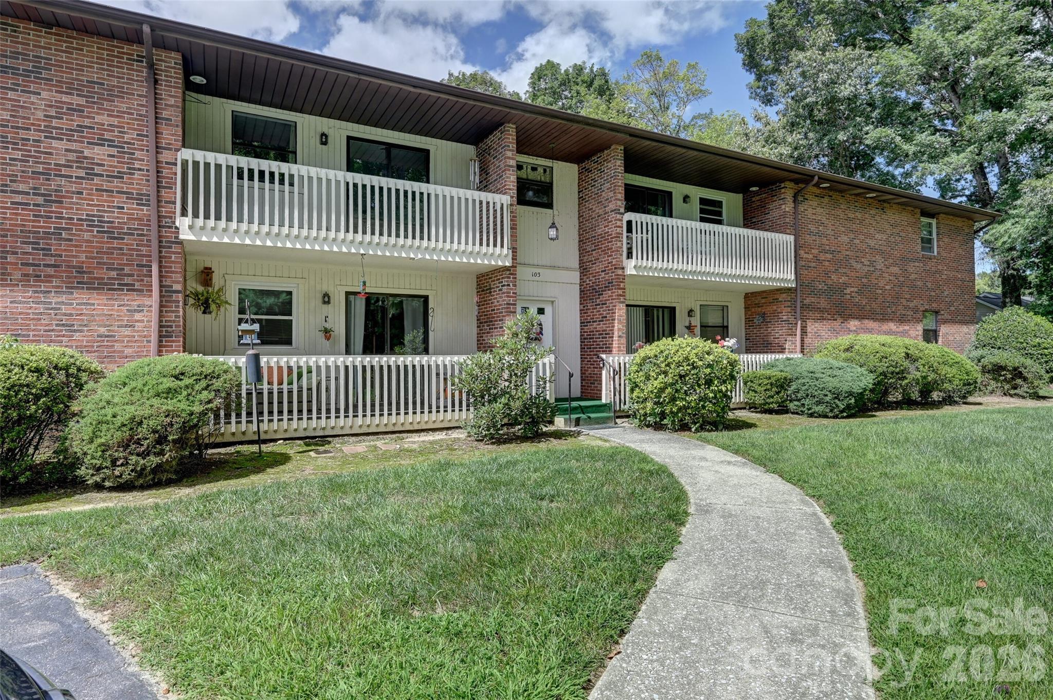 103 Oakwood Place Hendersonville NC 28792
