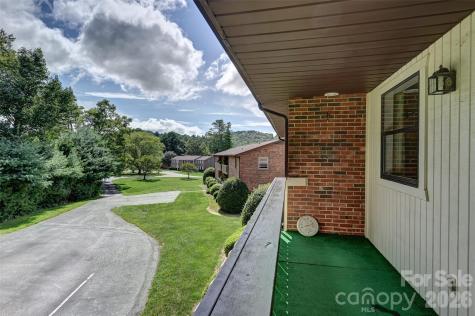 103 Oakwood Place Hendersonville NC 28792