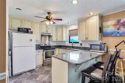 103 Oakwood Place Hendersonville NC 28792