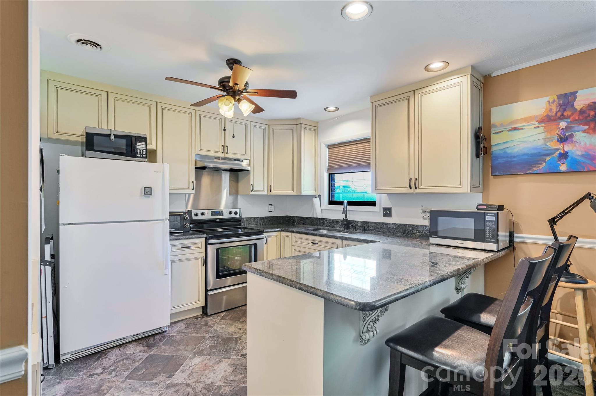 103 Oakwood Place Hendersonville NC 28792