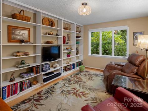 102 Crowfields Drive Asheville NC 28803