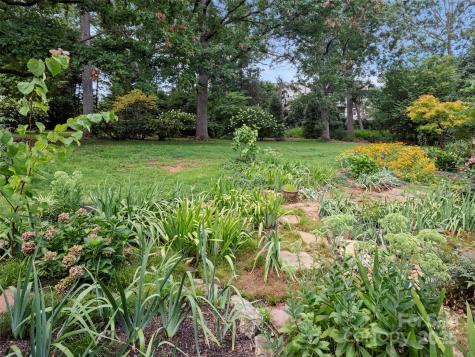 102 Crowfields Drive Asheville NC 28803