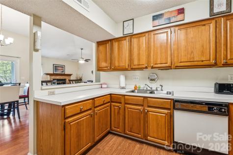 5812 Harris Grove Lane Charlotte NC 28212