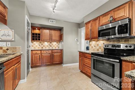 6614 Point Comfort Lane Charlotte NC 28226