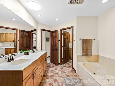 3802 Timber Trail Asheville NC 28804