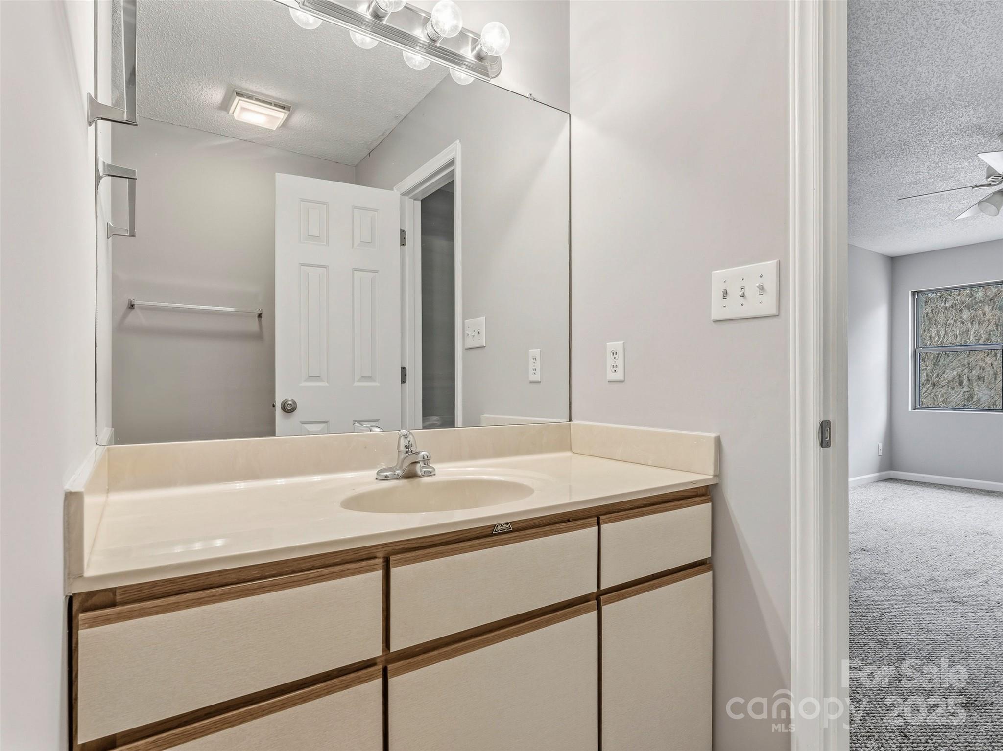 102 Abbey Circle Asheville NC 28805
