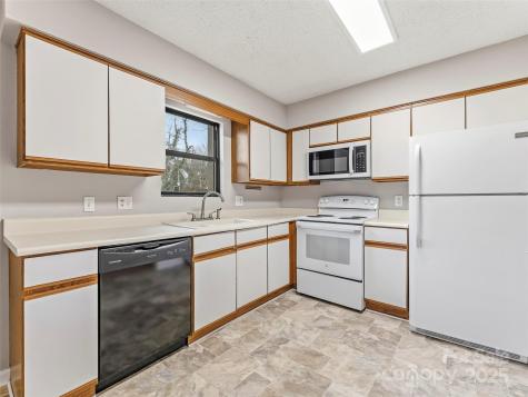 102 Abbey Circle Asheville NC 28805