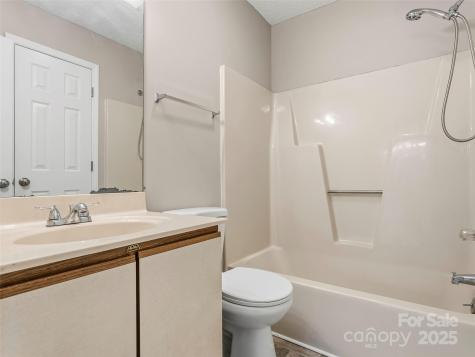 102 Abbey Circle Asheville NC 28805