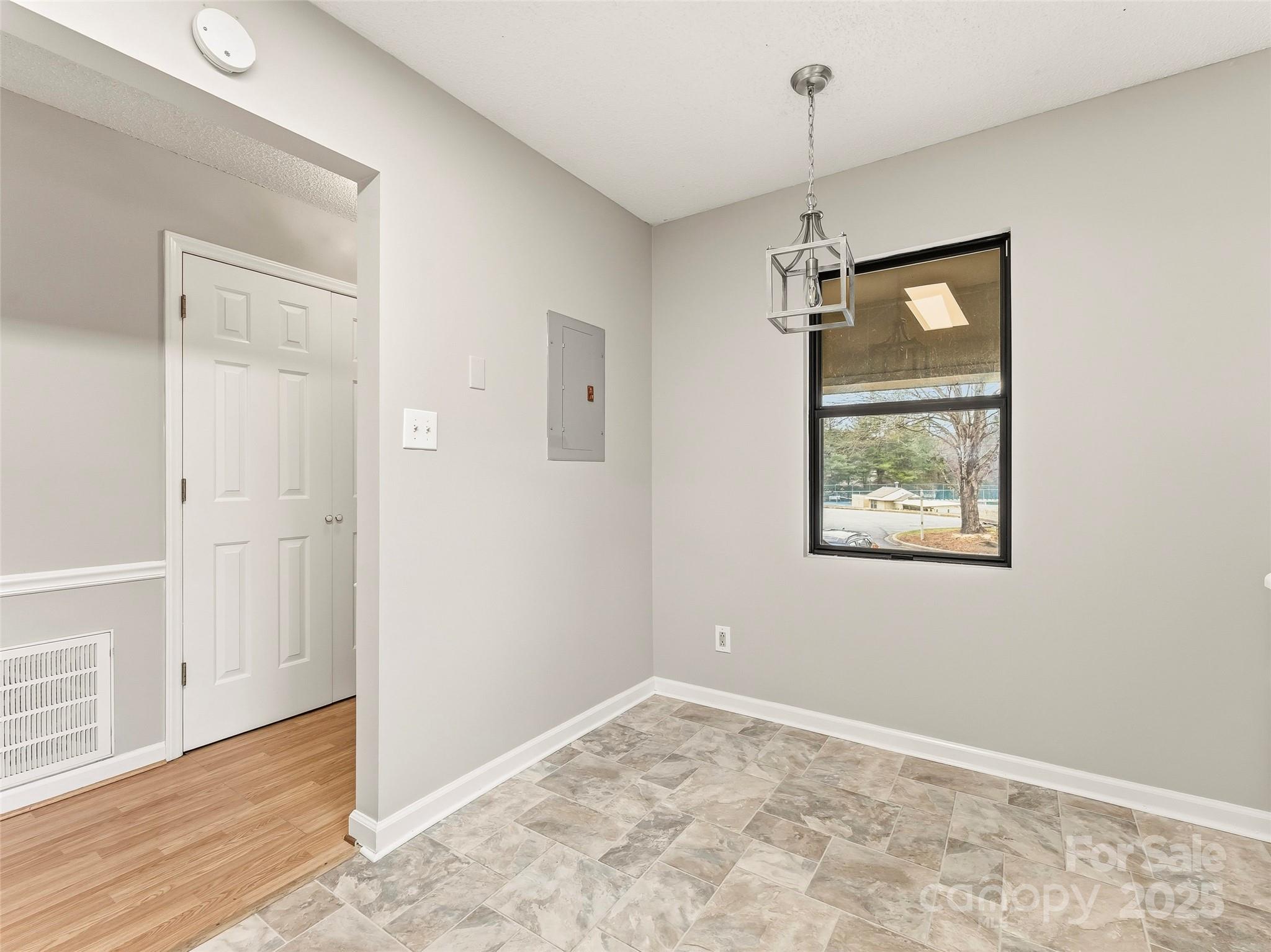 102 Abbey Circle Asheville NC 28805