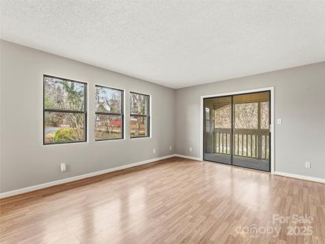 102 Abbey Circle Asheville NC 28805