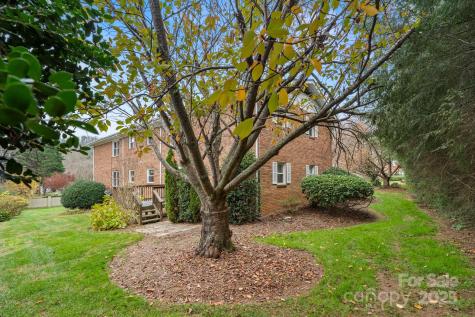 27 Capri Lane Hendersonville NC 28791