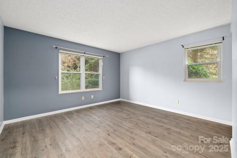 27 Capri Lane Hendersonville NC 28791