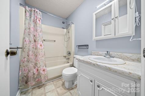 27 Capri Lane Hendersonville NC 28791