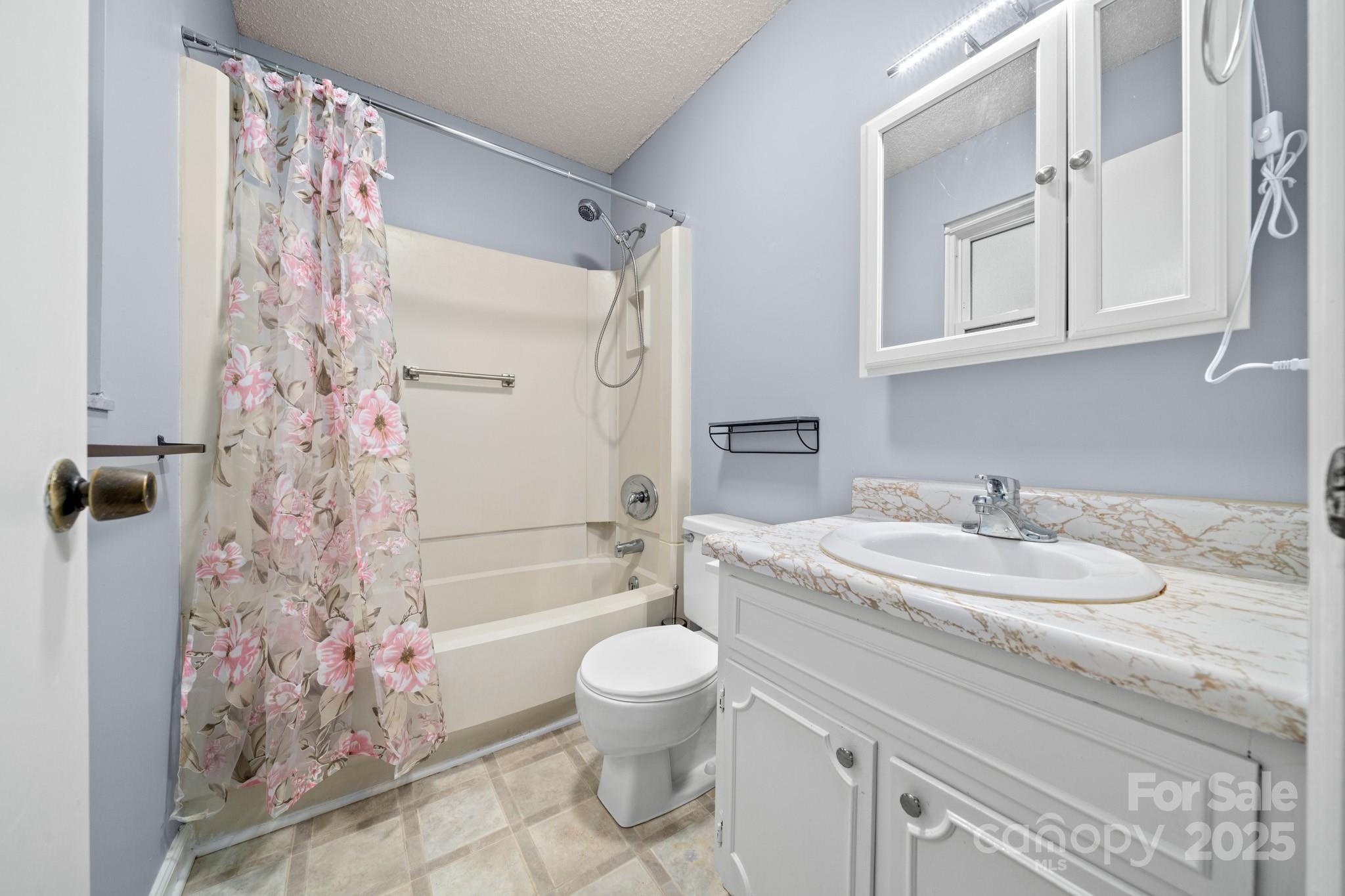 27 Capri Lane Hendersonville NC 28791