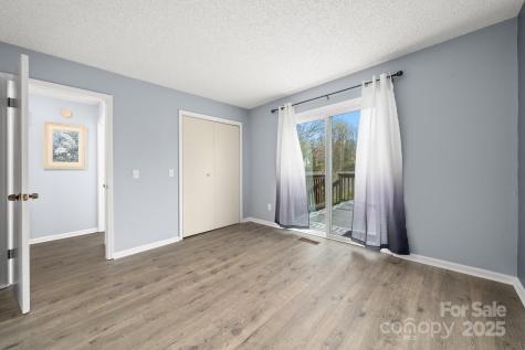 27 Capri Lane Hendersonville NC 28791