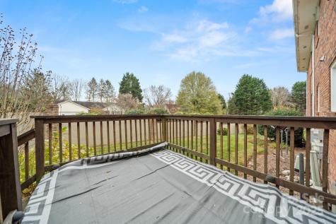 27 Capri Lane Hendersonville NC 28791