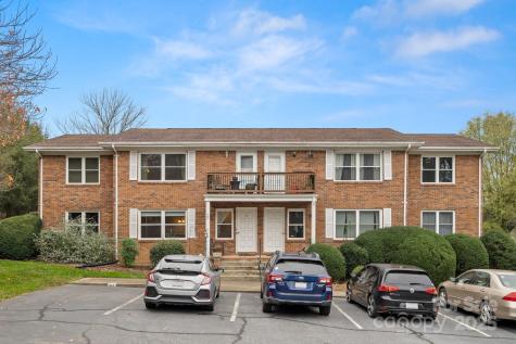 27 Capri Lane Hendersonville NC 28791