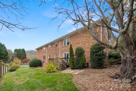 27 Capri Lane Hendersonville NC 28791