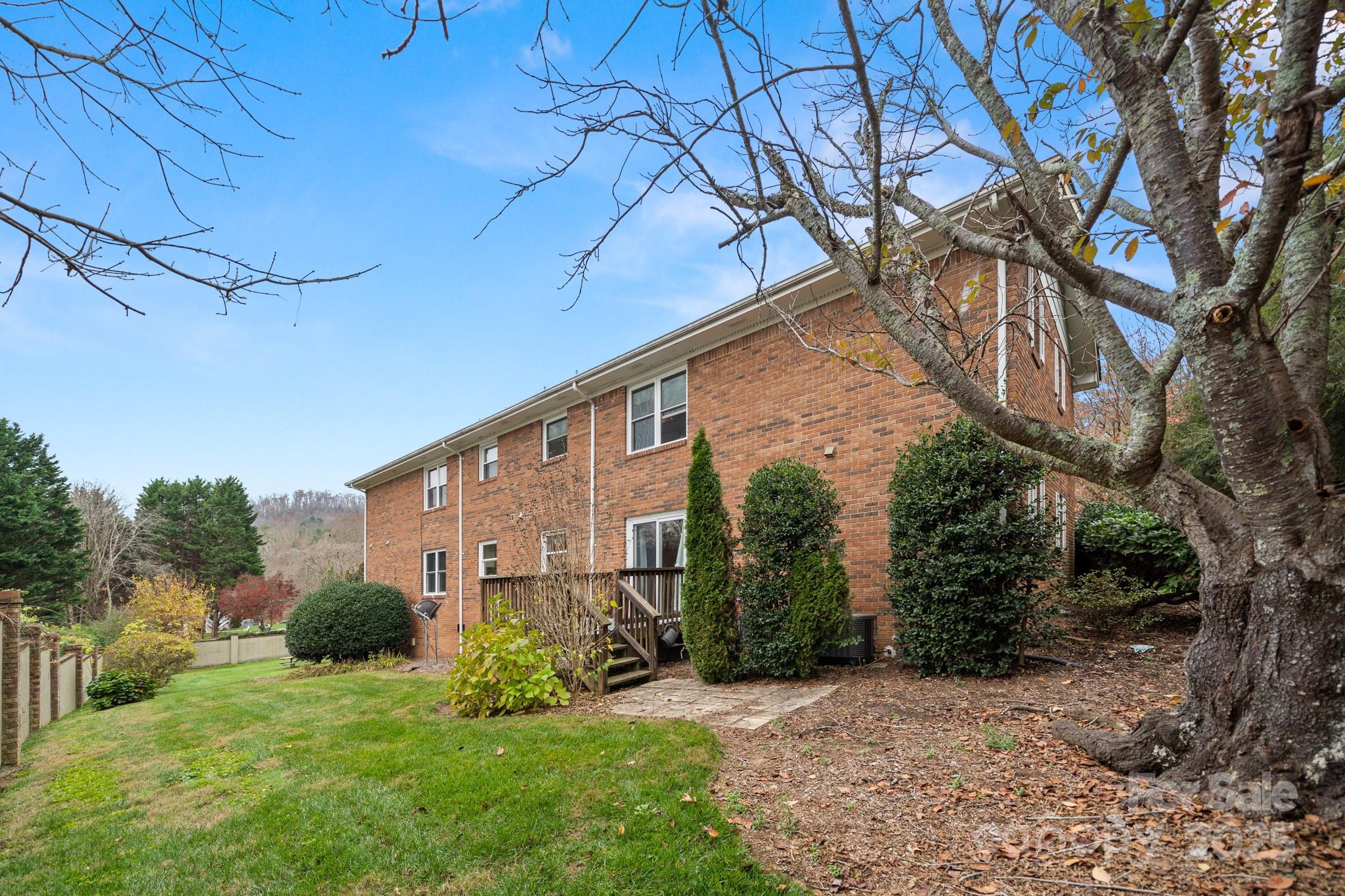 27 Capri Lane Hendersonville NC 28791