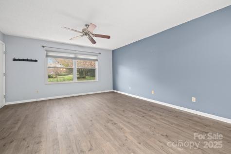 27 Capri Lane Hendersonville NC 28791