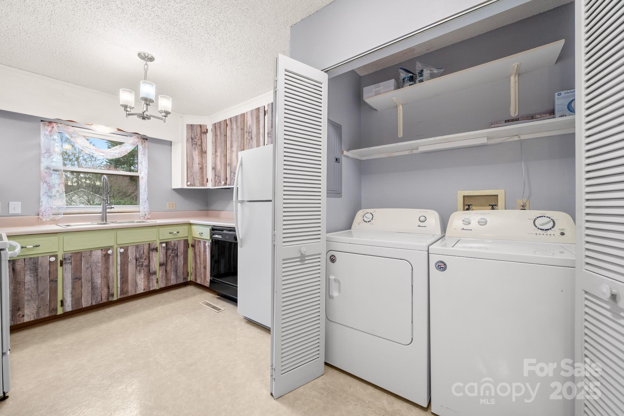 27 Capri Lane Hendersonville NC 28791