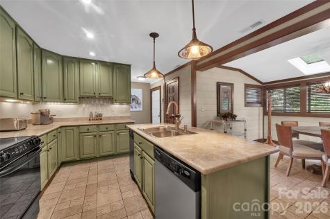 55 Toxaway Shores Lake Toxaway NC 28747