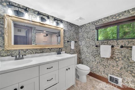 55 Toxaway Shores Lake Toxaway NC 28747