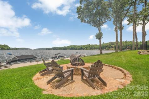 55 Toxaway Shores Lake Toxaway NC 28747